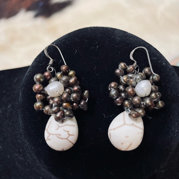 Gorgeous White Turquoise Stone Flower Necklace and Bracelet Set - Picture 6 of 6